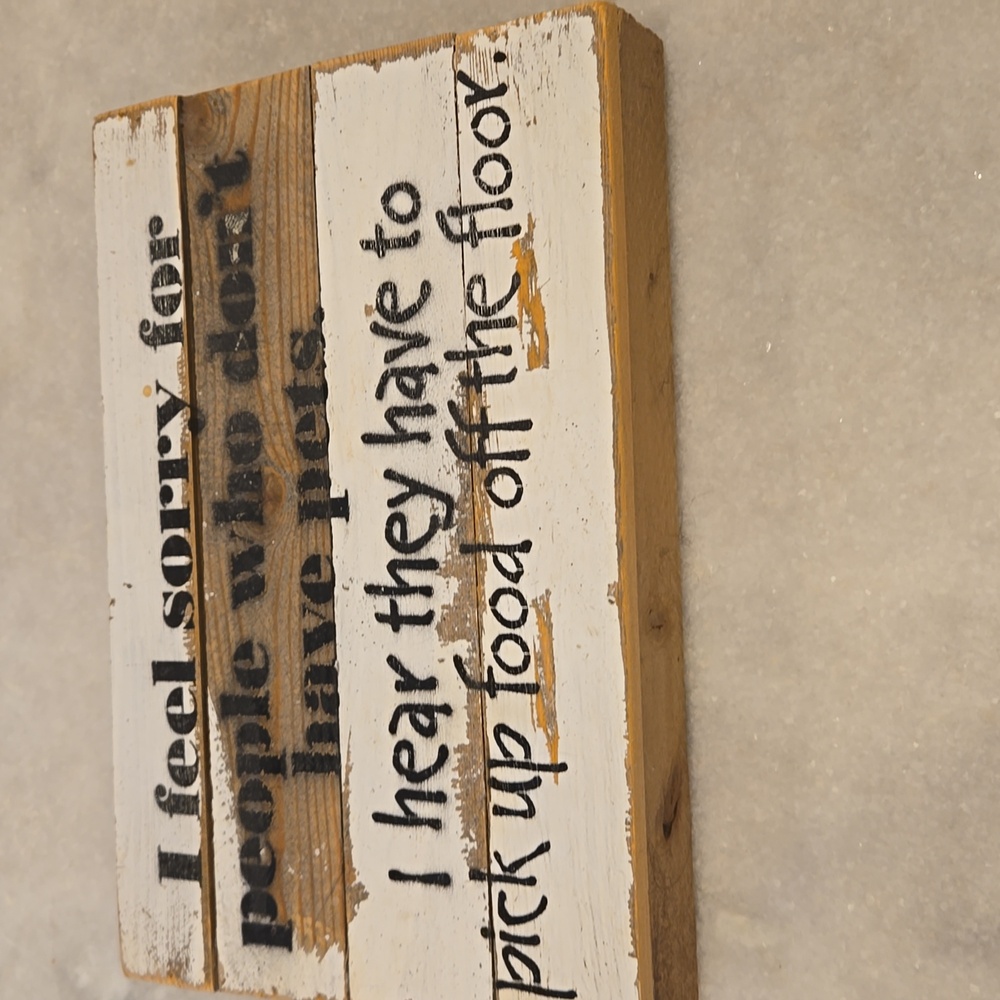 Pallet wood Pet sign.